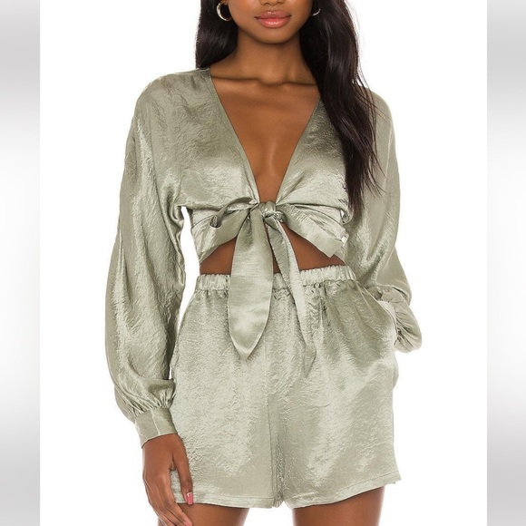 Lovers and Friends Tie Front Top and Shorts Set in Sage Green, both Size Medium - Picture 1 of 4